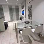 Luxury Apartment *